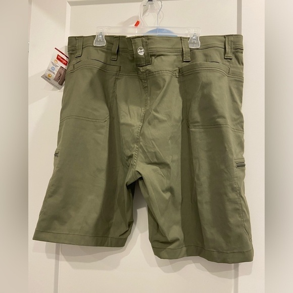 Wrangler Men’s Size 44 Cargo Golf Shorts Green - Picture 2 of 11